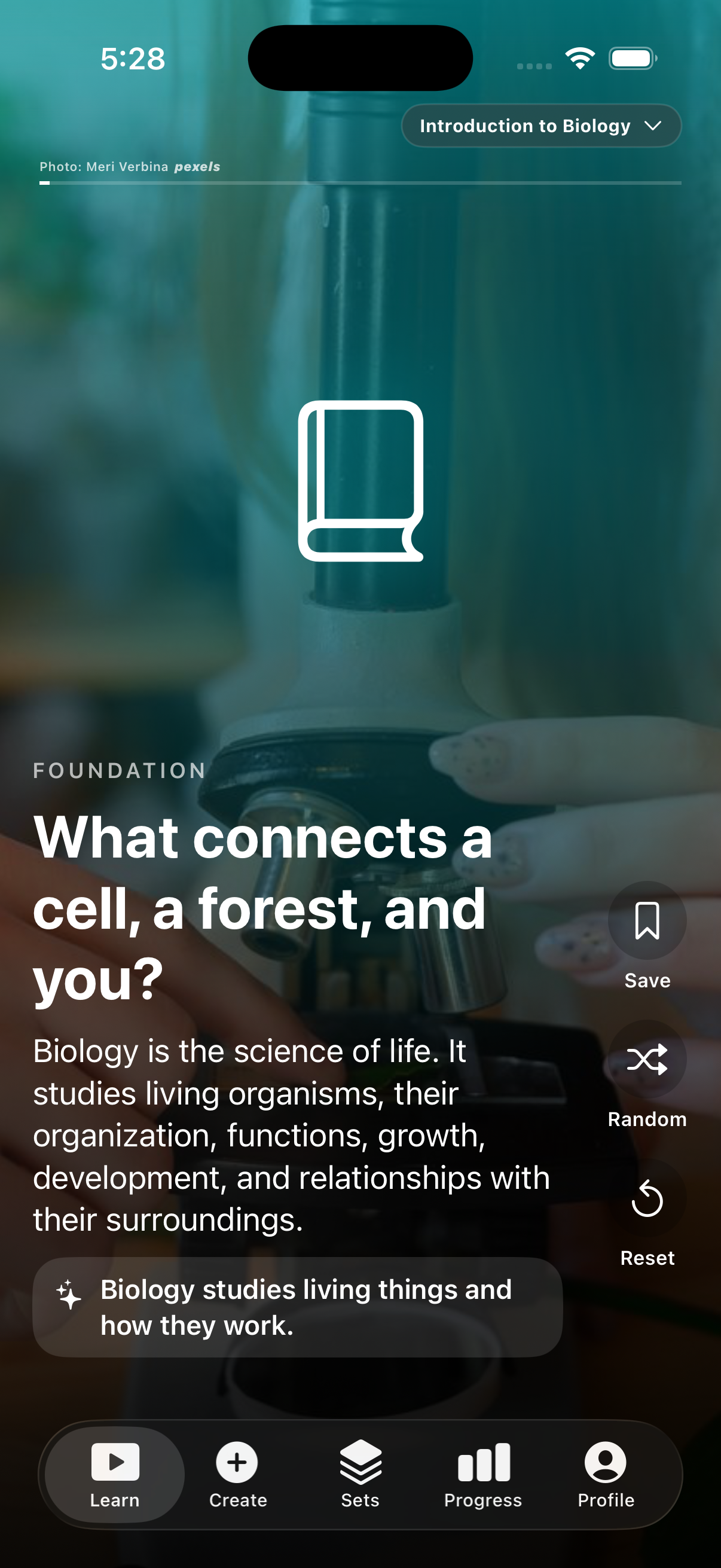 A real Synaelo biology lesson shown inside the app